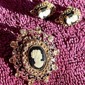 Elegant Gold and Black Cameo Jewelry Set